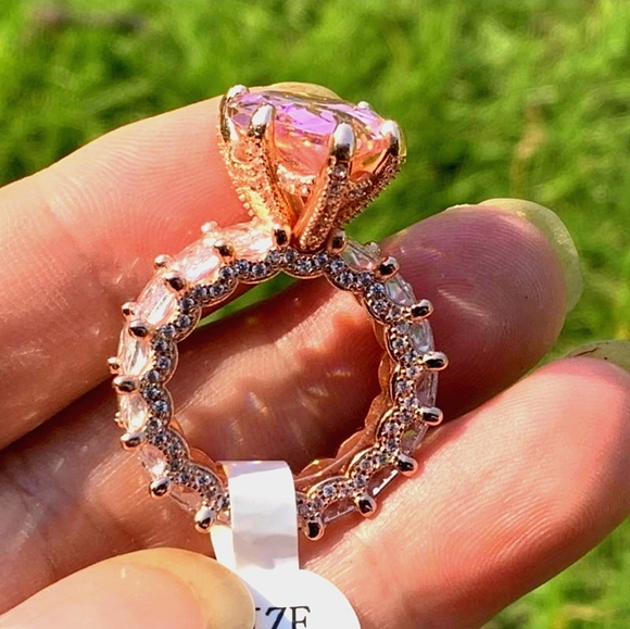 Pink statement ring - Picture 3 of 3